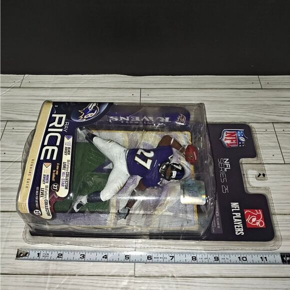 2010 McFarlane NFL Series 25 Ray Rice Baltimore Ravens Figure NOS Purple Jersey - Picture 8 of 10